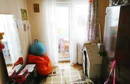 De vanzare apartament 4 camere, 80 mp, decomandat, zona Calvaria