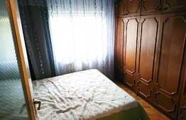 De vanzare apartament 4 camere, 80 mp, decomandat, zona Calvaria