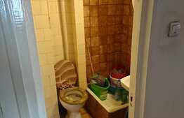 De vanzare apartament 4 camere, 80 mp, decomandat, zona Calvaria