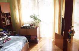 Apartament 4 camere, 80 mp, decomandat, garaj, etaj intermediar, zona Profi