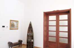 3 camere, 65.6 mp, mobilat lux, terasa, boxa subsol, zona Piata Muzeului