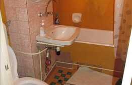 Vanzare 2 camere decomandate, 44 mp utili, cu balcon, finisat clasic, zona Profi