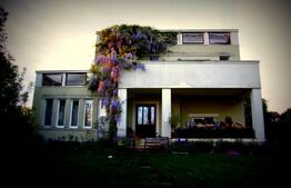 Vila exclusivista , 300 mp utili, teren de 4300 mp, piscina! Panorama deosebita!