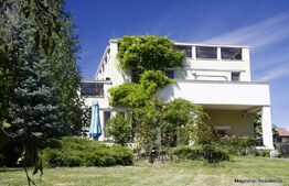 Vila exclusivista , 300 mp utili, teren de 4300 mp, piscina! Panorama deosebita!