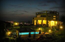 Vila exclusivista , 300 mp utili, teren de 4300 mp, piscina! Panorama deosebita!