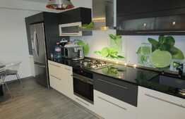 Apartament LA CHEIE! 82 mp, 2 garaje, terasa, parcare, zona strazii Romul Ladea