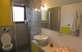 Apartament LA CHEIE! 82 mp, 2 garaje, terasa, parcare, zona strazii Romul Ladea