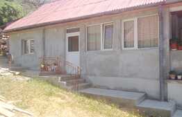 De vanzare casa individuala, 80 mp, teren 830, zona linistita