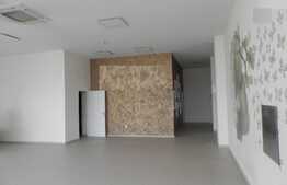 Spatiu de inchiriat de 182 mp utili, aer conditionat! Zona cu vad excelent!