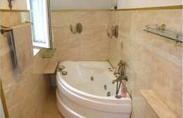 Apartament cu 3 camere, 111 mp utili, cu 160 mp gradina, zona Hotel Napoca