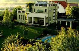 Vila pentru pretentiosi, 240 mp utili, teren de 4400 mp,Piscina! Zona de case! 