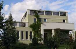 Vila pentru pretentiosi, 240 mp utili, teren de 4400 mp,Piscina! Zona de case! 