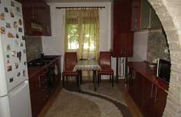 3 camere, 70 mp, decomandat, boxa la subsol, garaj, zona strazii Mehedinti