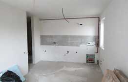 De vanzare garsoniera, 37 mp, decomandata, semifinisata, garaj, zona Iulius Mall