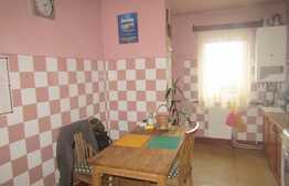 Apartament 4 camere, 80 mp, decomandat, garaj, zona strazii Mogosoaia