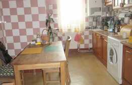 Apartament 4 camere, 80 mp, decomandat, garaj, zona strazii Mogosoaia