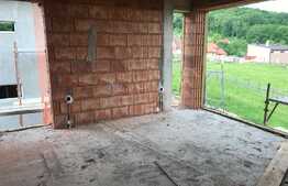 Casa individuala, semifinisata, 150 mp utili, teren 350 mp, zona hotel Still