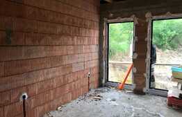 Casa individuala, semifinisata, 110 mp utili, teren 300 mp, zona Faget