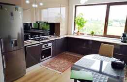 3 camere, 94 mp, decomandat, terasa, garaj, boxa subsol, zona Grand Hotel Italia