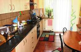 Apartament de inchiriat cu 3 camere, 90 mp, decomandat, garaj, zona Coloane