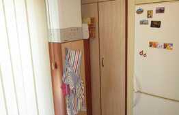 Apartament de inchiriat cu 3 camere, 90 mp, decomandat, garaj, zona Coloane