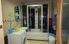 De vanzare apartament cu  2 camere, 64 mp! Parcare! Zona strazii Florilor!