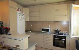 De vanzare apartament cu  2 camere, 64 mp! Parcare! Zona strazii Florilor!