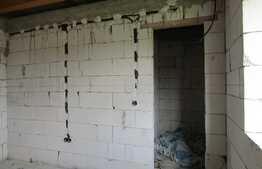 De vanzare casa individuala, la rosu, 100 mp, teren 100 mp, font la 2 strazi!