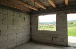 De vanzare casa individuala, la rosu, 100 mp, teren 100 mp, font la 2 strazi!