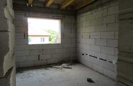 De vanzare casa individuala, la rosu, 100 mp, teren 100 mp, font la 2 strazi!