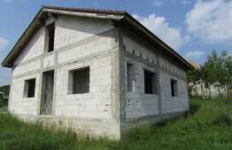 De vanzare casa individuala, la rosu, 100 mp, teren 100 mp, font la 2 strazi!