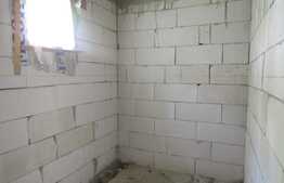 De vanzare casa individuala, la rosu, 100 mp, teren 100 mp, font la 2 strazi!