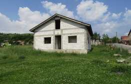 De vanzare casa individuala, la rosu, 100 mp, teren 100 mp, font la 2 strazi!