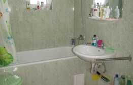 Apartament cu 2 camere decomandate, 50 mp, boxa subsol, zona Golden Tulip