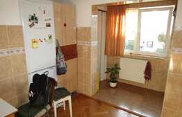 Apartament cu 2 camere decomandate, 50 mp, boxa subsol, zona Golden Tulip