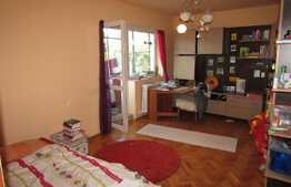 Apartament cu 2 camere decomandate, 50 mp, boxa subsol, zona Golden Tulip