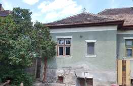 Casa demolabila, 150 mp, teren de 400 mp, front 11 ml, zona strazii Paris