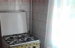 Garsoniera, 28 mp, decomandata, etaj intermediar, garaj, zona Sigma Center