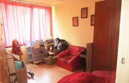 4 camere, 82 mp, decomandat, etaj intermediar, boxa, parcare, zona 1 Decembrie