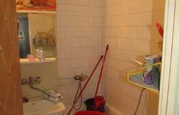 4 camere, 82 mp, decomandat, etaj intermediar, boxa, parcare, zona 1 Decembrie