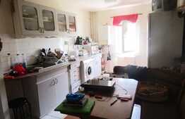 4 camere, 82 mp, decomandat, etaj intermediar, boxa, parcare, zona 1 Decembrie