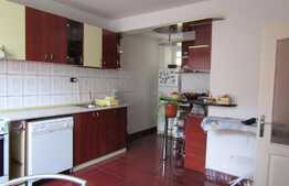 Casa individuala, 212,35 mp, teren de 403 mp, front stradal 16 ml, zona Plopilor