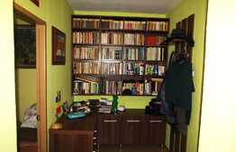 Apartament 3 camere, 70 mp, decomandat, parcare, boxa, zona Primaverii