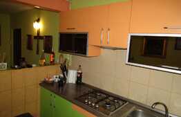 Apartament 3 camere, 70 mp, decomandat, parcare, boxa, zona Primaverii