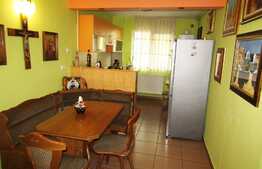 Apartament 3 camere, 70 mp, decomandat, parcare, boxa, zona Primaverii