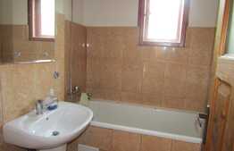 De vanzare 2 case in curte comuna, 150 mp, 1000 mp teren, front 20 ml, zona accesibila