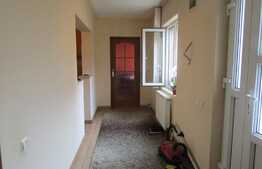 De vanzare 2 case in curte comuna, 150 mp, 1000 mp teren, front 20 ml, zona accesibila