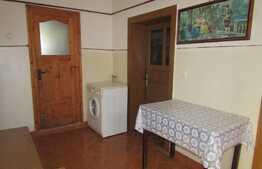 De vanzare 2 case in curte comuna, 150 mp, 1000 mp teren, front 20 ml, zona accesibila