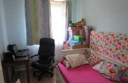 Apartament 4 camere, 97 mp, decomandat, 3 parcari, boxa, zona Primariei Baciu