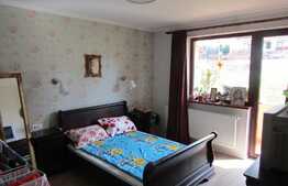 Apartament 4 camere, 97 mp, decomandat, 3 parcari, boxa, zona Primariei Baciu